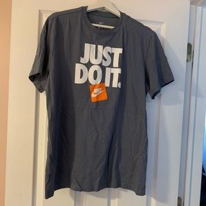 NIKE GRAY TSHIRT